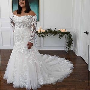 Essence of Australia Plus size wedding dress style D3255